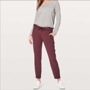 Lululemon NWT On the Fly Pant 7/8 Cassis